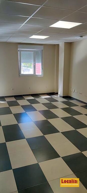 Imagen 2 de Oficina en edificio profesional en Torrelavega.