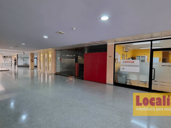 Imagen 1 de Amplias oficinas en el centro empresarial El Zoco