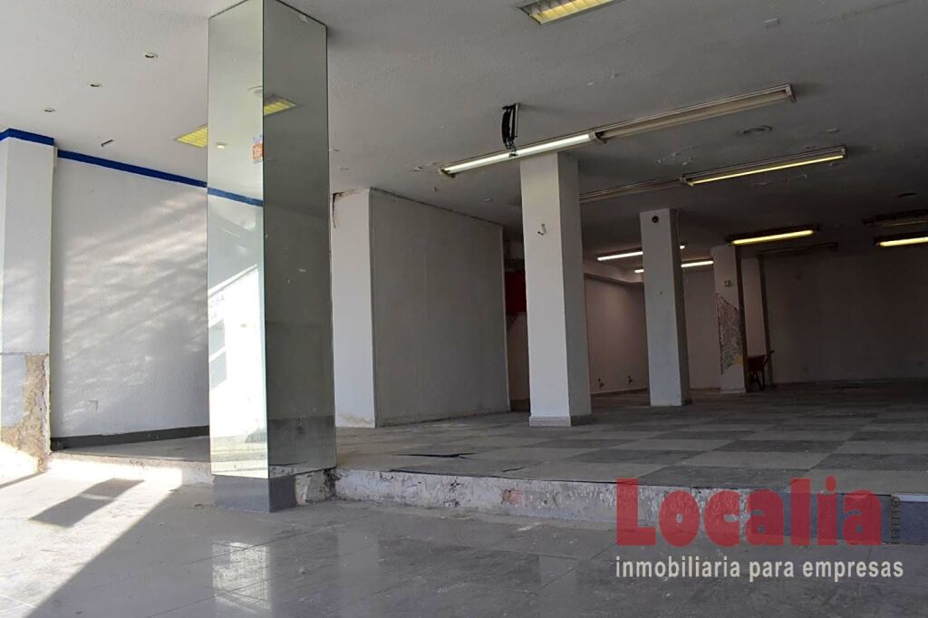 310m²