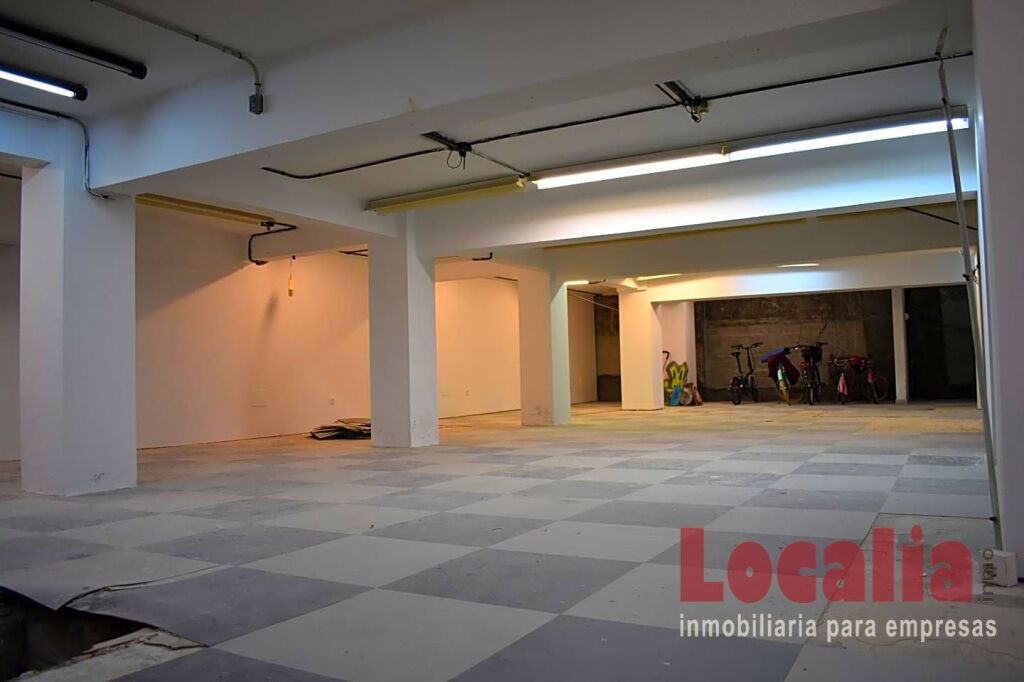 310m²