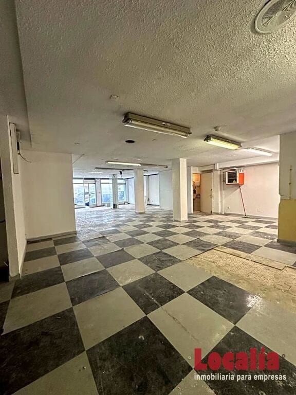 310m²