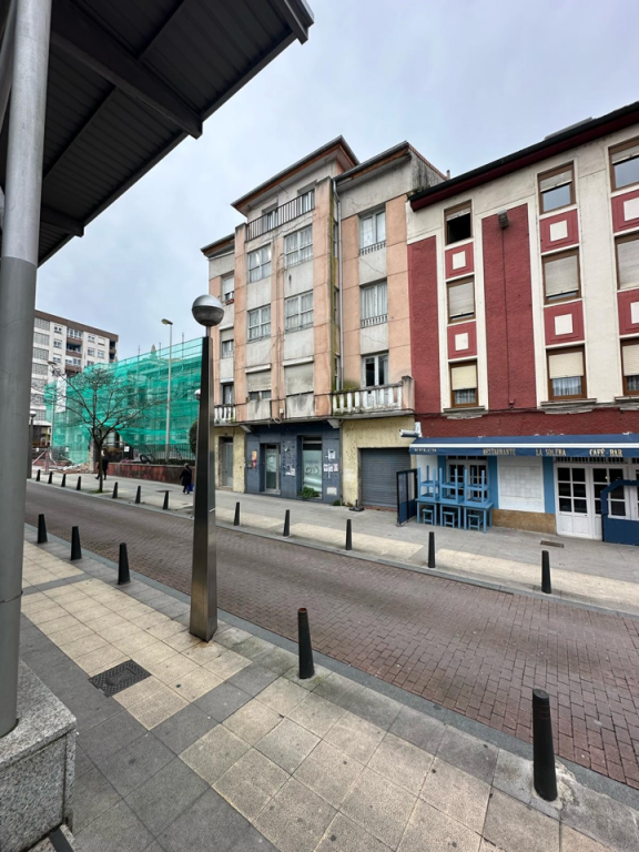 Imagen 3 de Local comercial 200m² en primera linea Torrelavega