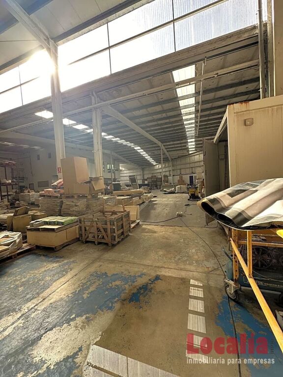 Imagen 3 de Nave Industrial de 500 m2 en Los Corrales de Buelna