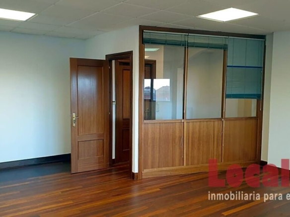 Imagen 3 de Amplia oficina profesional de 95m² en Santander