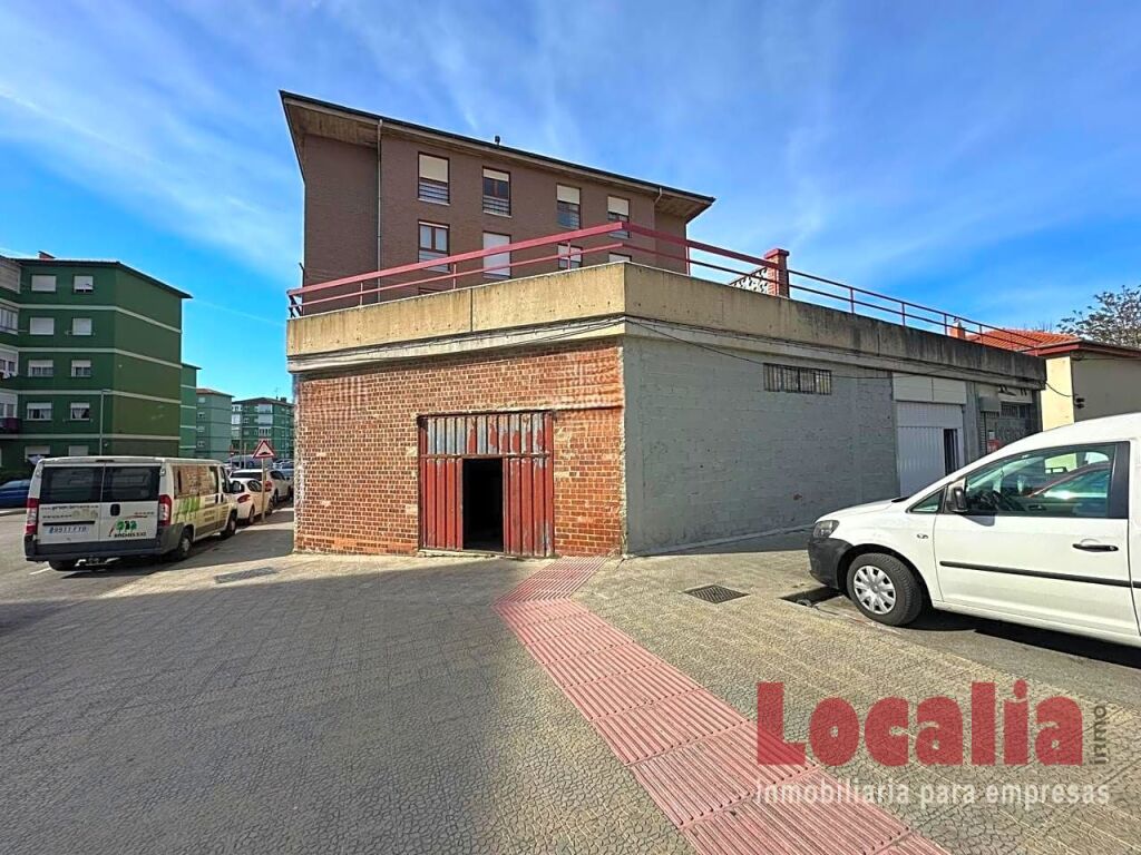 Imagen 3 de Local comercial con dos entradas en Torrelavega.