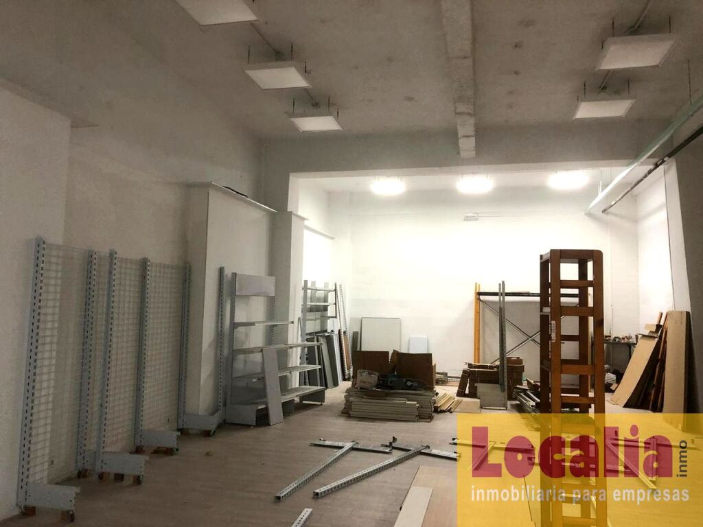 Imagen 3 de Amplio local de 360 metros en alquiler. Santander.