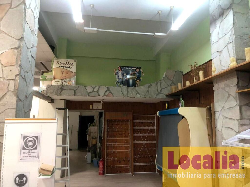 Imagen 2 de Amplio local de 360 metros en alquiler. Santander.