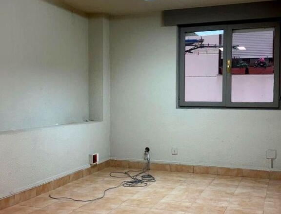 Imagen 4 de Local de 120 m² en alquiler en Santander.