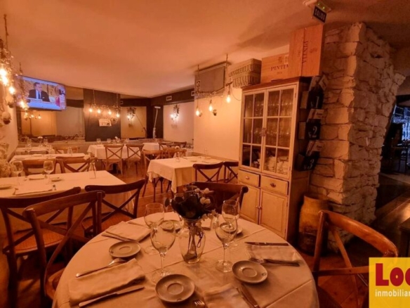 Imagen 1 de Emblemático restaurante en venta en Torrelavega.