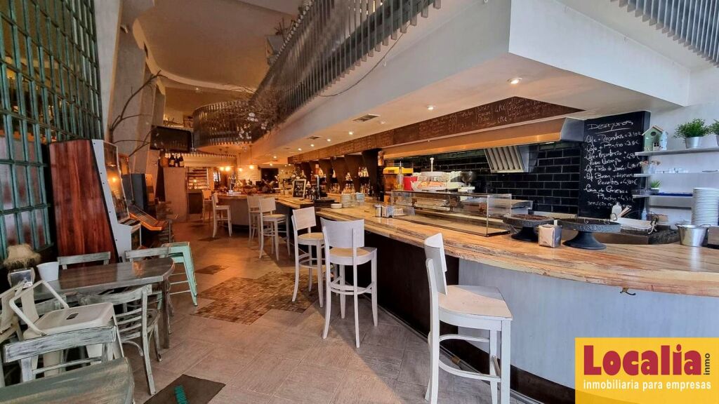 Imagen 2 de Emblemático restaurante en venta en Torrelavega.