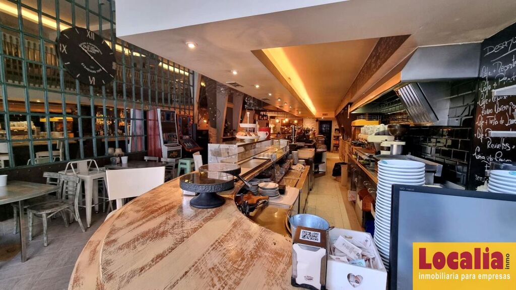 Imagen 3 de Emblemático restaurante en venta en Torrelavega.