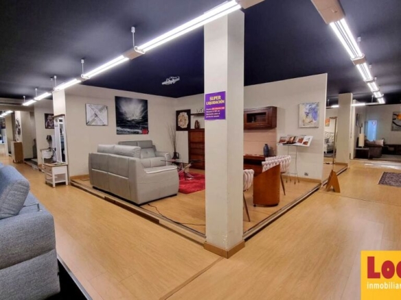 Imagen 4 de Amplia y vérsatil nave comercial en Santander.