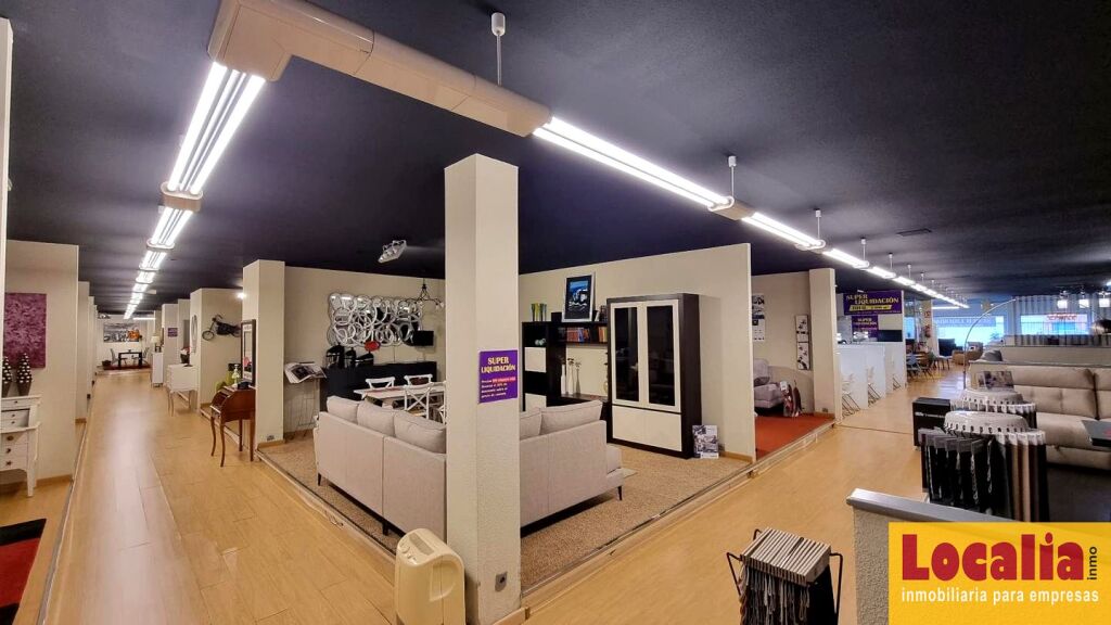 Imagen 2 de Alquiler de extensa nave comercial en Santander