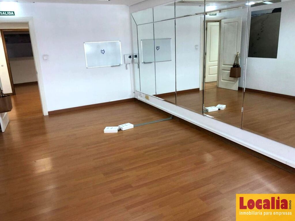 Imagen 3 de Céntrico local para reconvertir en Torrelavega.