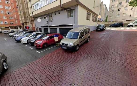 Imagen 3 de Atractivo y amplio local comercial en Santander.