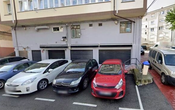 Imagen 2 de Atractivo y amplio local comercial en Santander.