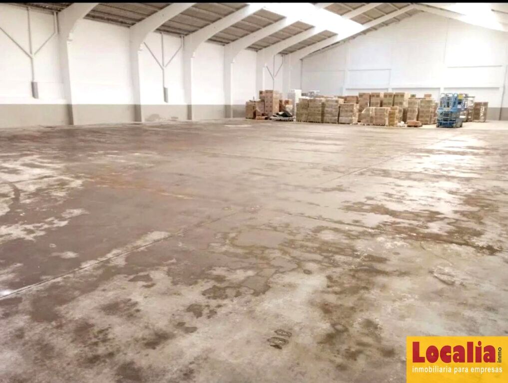Imagen 2 de Amplia nave industrial en Camargo