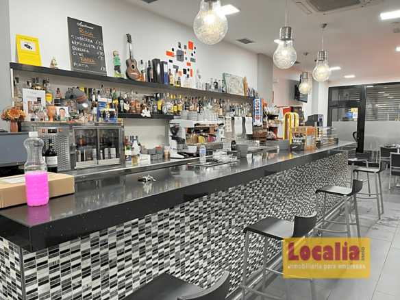 Imagen 1 de Bar Cafetería con cocina y terraza en Torrelavega