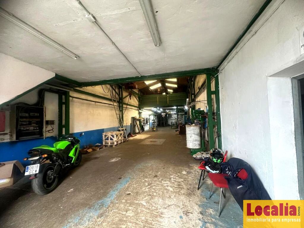Imagen 4 de Nave industrial en Santander con oficinas y puente grúa