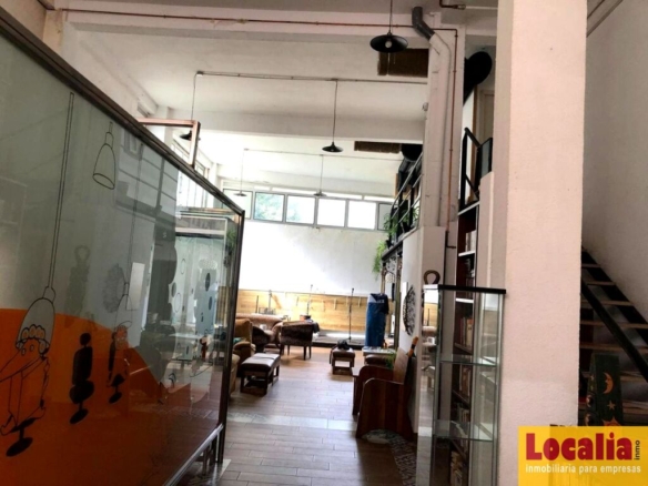 Imagen 1 de Espectacular local comercial en Torrelavega