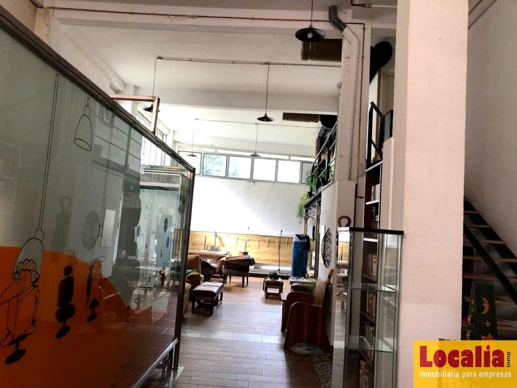 Imagen 1 de Espectacular local comercial en Torrelavega