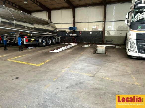 Imagen 1 de Nave de 3000 m² con campa y oficinas