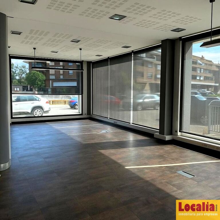 Imagen 1 de Local en alquiler en Reocín – bajo de 200 m²
