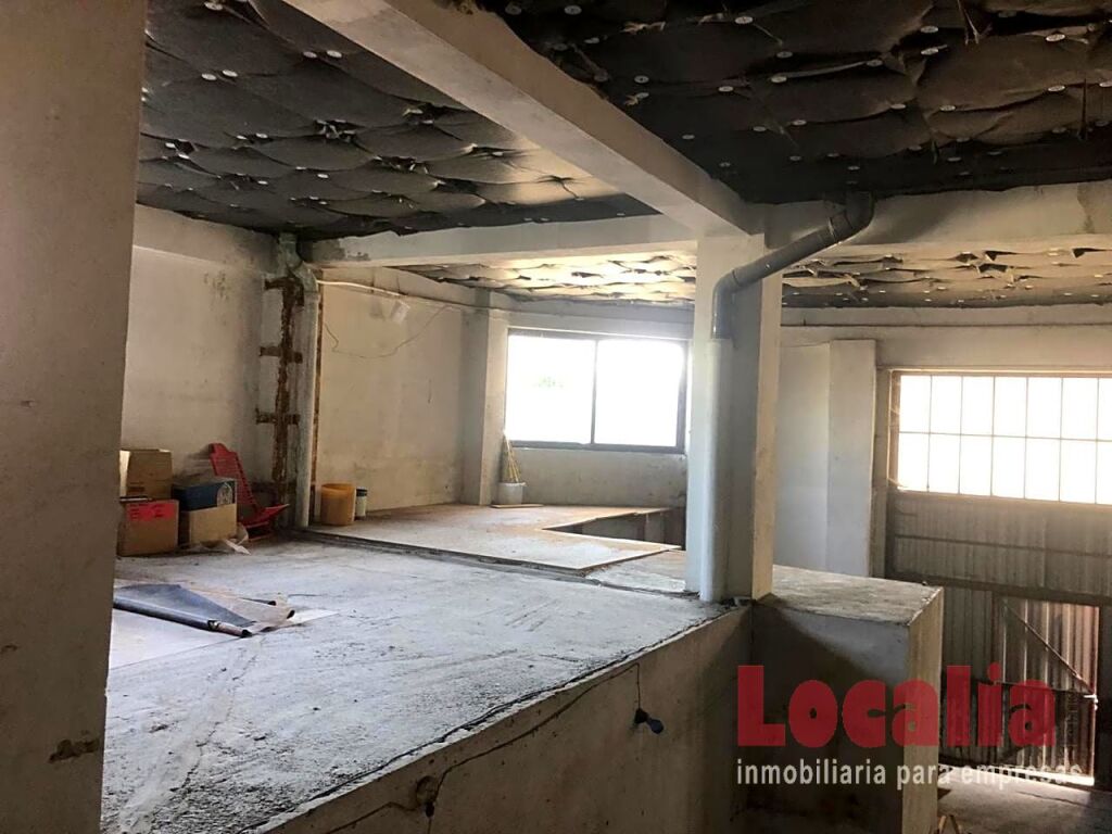 Imagen 3 de Interesante local de 220 m² en Torrelavega.