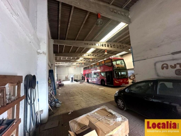 Imagen 4 de Amplia nave industrial con parcelas en Santander