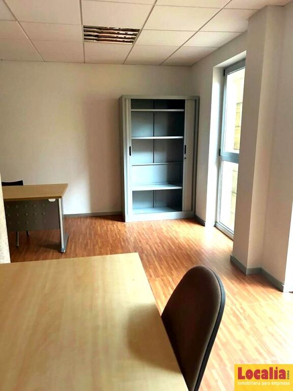 Imagen 1 de Oficinas con plaza de garaje incluida