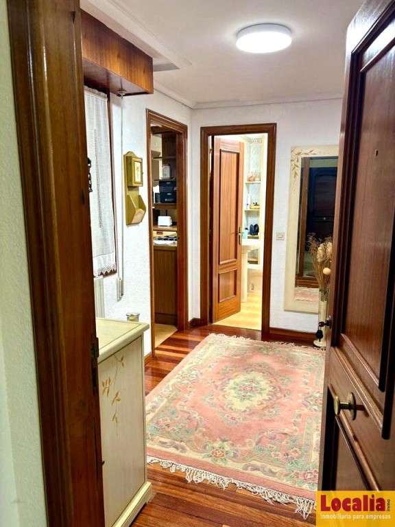 Imagen 2 de Piso con ascensor y portero en venta en Santander