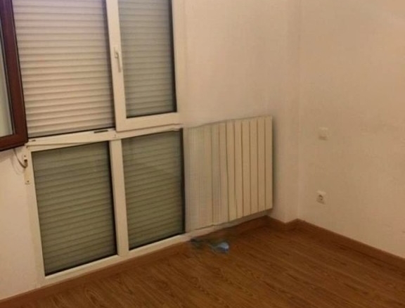 Imagen 1 de Chalet adosado con jardín y parking