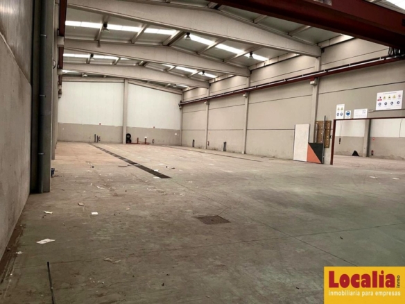 Imagen 3 de Nave 900 m² con Puente Grúa – Santander