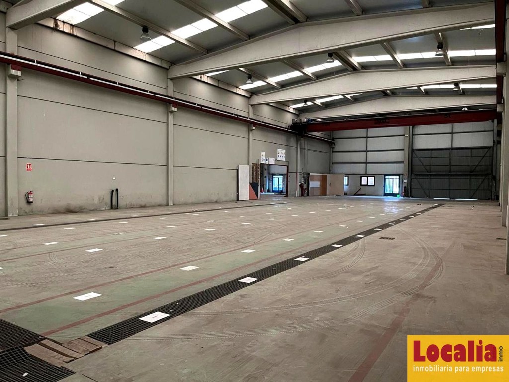 Imagen 2 de Nave 900 m² con Puente Grúa – Santander