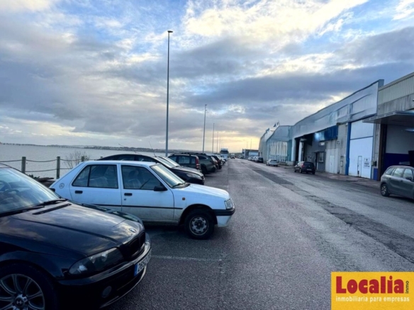 Imagen 2 de Alquiler de estupenda y bien ubicada nave en Raos