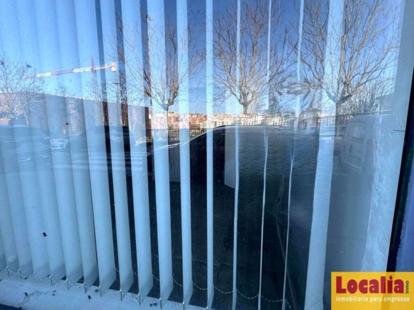 Imagen 2 de Amplio local comercial en venta en Santander.