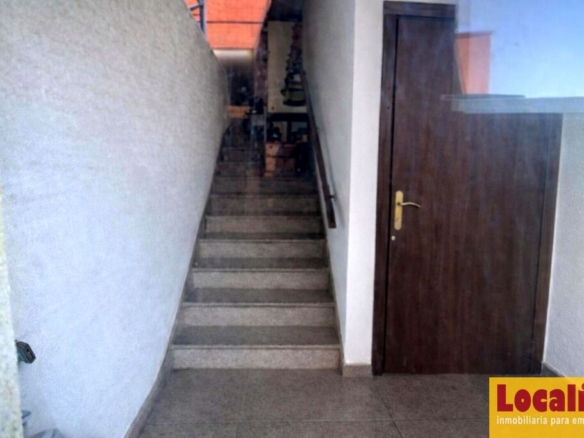 Imagen 1 de Amplio local comercial en venta en Santander.