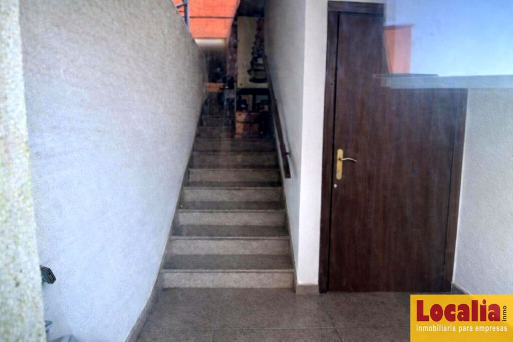 Imagen 1 de Amplio local comercial en venta en Santander.