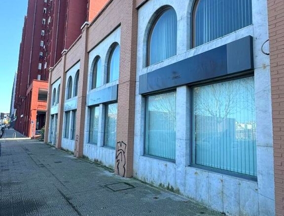 Imagen 3 de Amplio local comercial en venta en Santander.