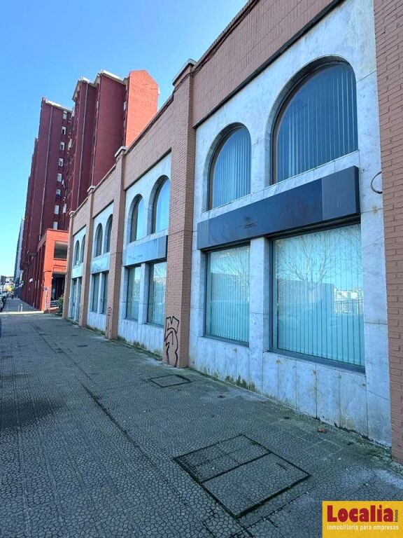 Imagen 3 de Amplio local comercial en venta en Santander.
