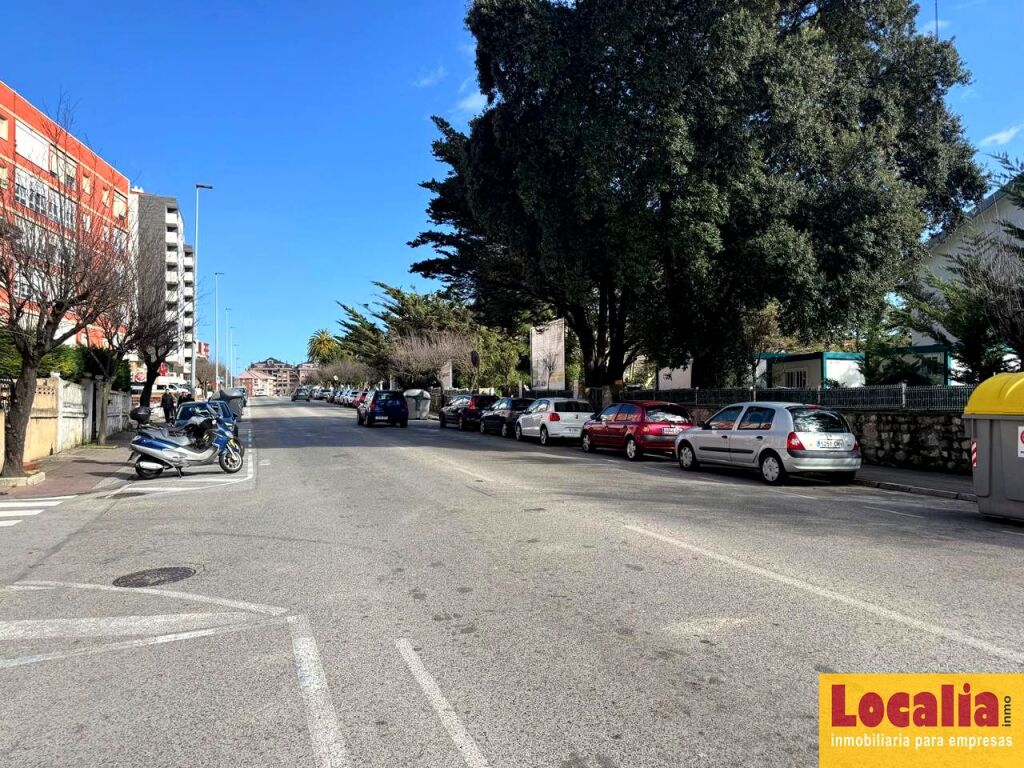 Imagen 4 de Amplio local comercial en venta en Santander.