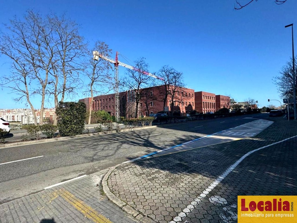 Imagen 4 de Amplio local comercial en alquiler en Santander.