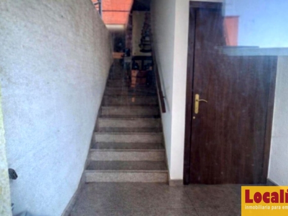 Imagen 1 de Amplio local comercial en alquiler en Santander.