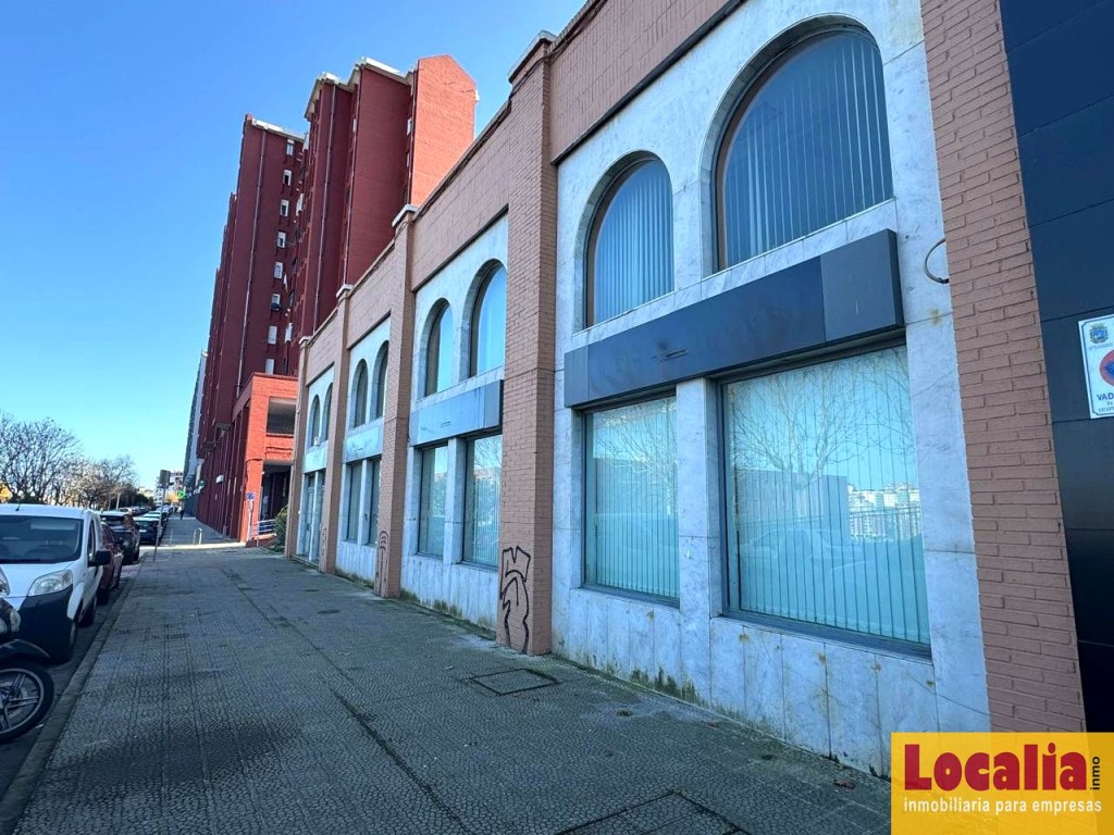 Imagen 3 de Amplio local comercial en alquiler en Santander.