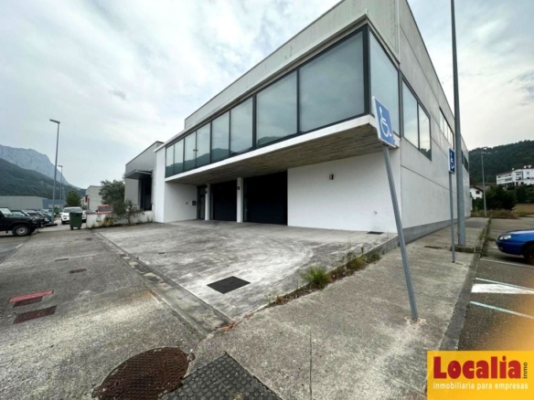 Imagen 2 de Amplia nave tres niveles