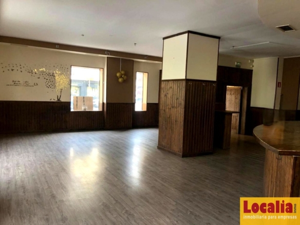 Imagen 4 de Local con amplia terraza en Torrelavega