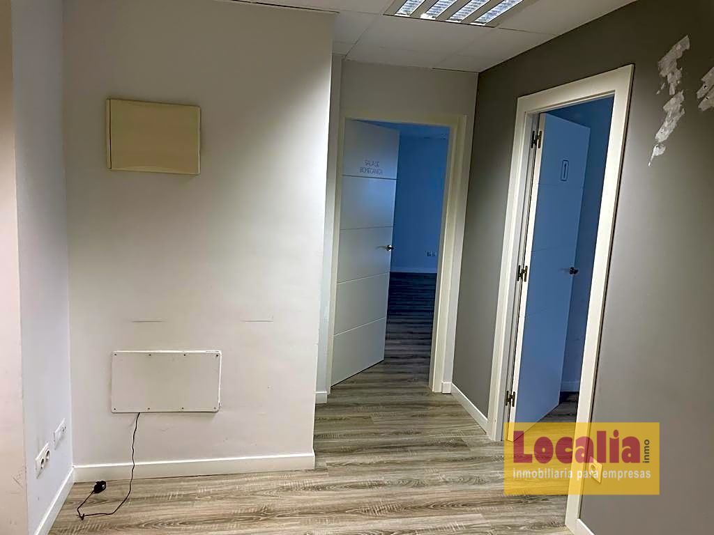 Imagen 4 de Oficina en edificio profesional en Torrelavega
