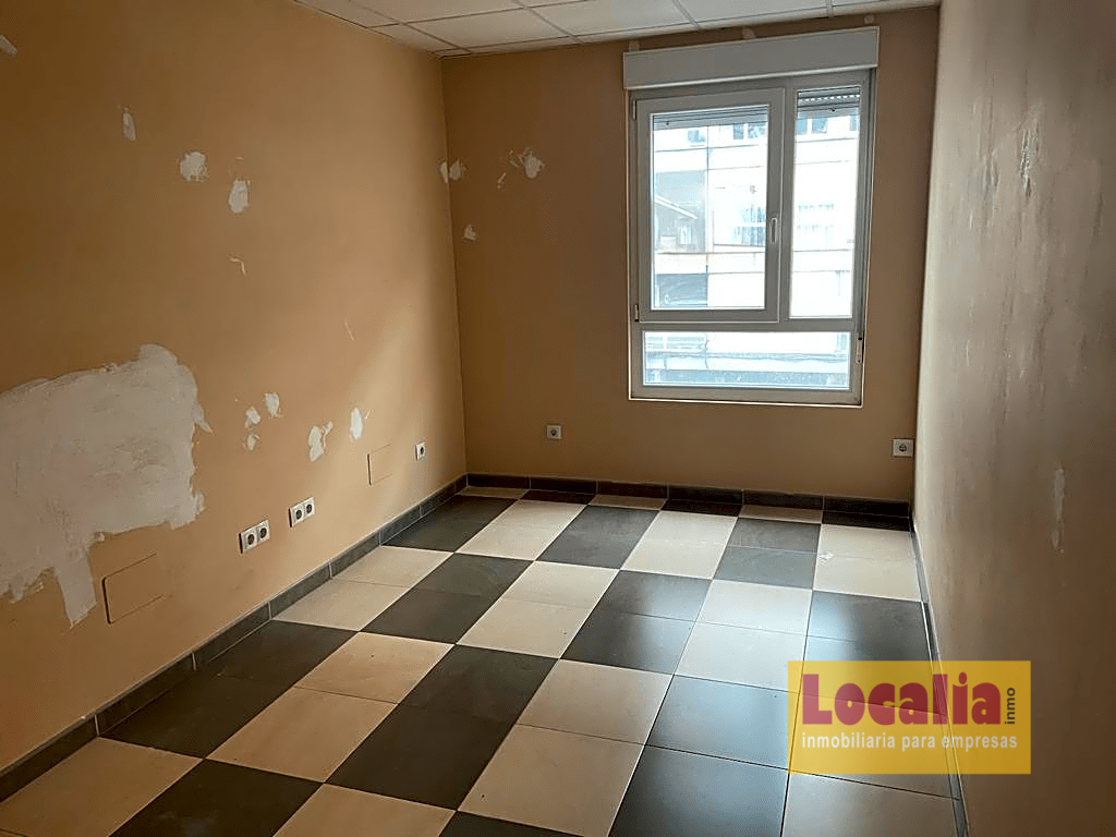 Imagen 4 de Oficina en edificio profesional en Torrelavega