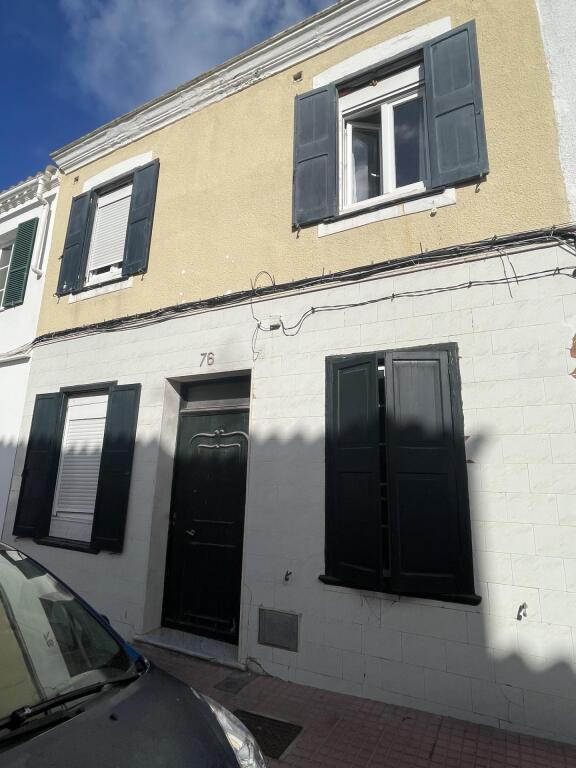 Imagen 2 de ¡Oportunidad única! Casa menorquina con encanto y múltiples posibilidades en el corazón de Es Castel