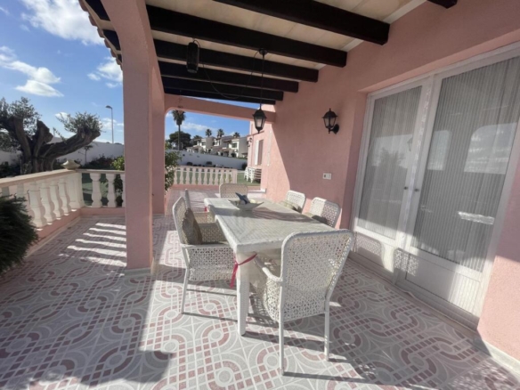 Imagen 2 de Magnífico Chalet Frente al Mar – Sol del Este